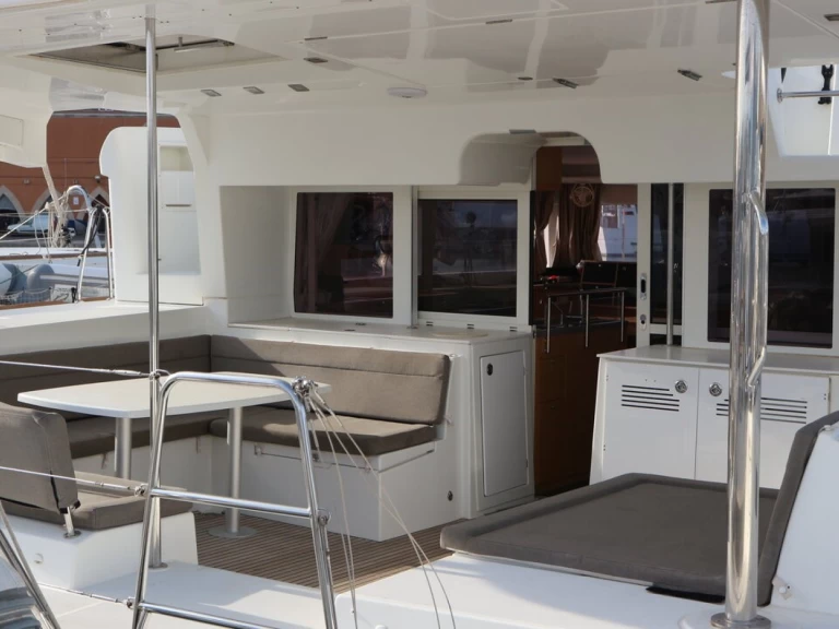Catamaran rental in Palma de Mallorca - Lagoon Lagoon 450