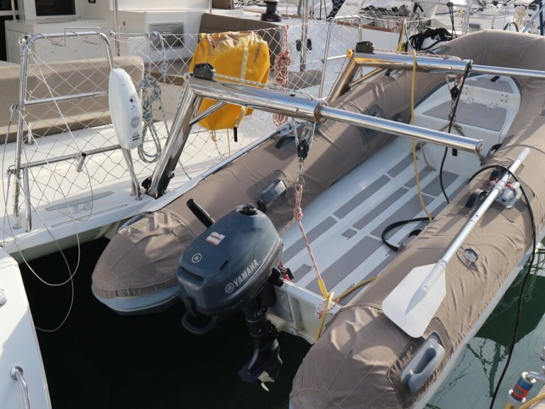 Yacht charter Palma de Mallorca cheap Lagoon 450 Sport Top