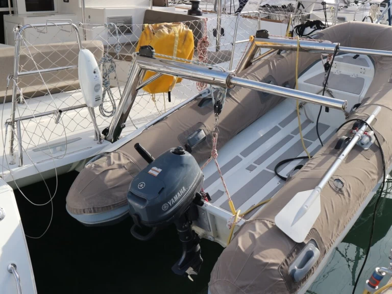 Yacht charter Palma de Mallorca cheap Lagoon 450 Sport Top