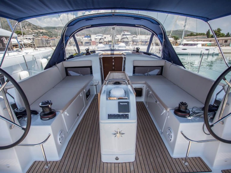 Boat rental Jeanneau Sun Odyssey 440 in Palma de Mallorca on Samboat