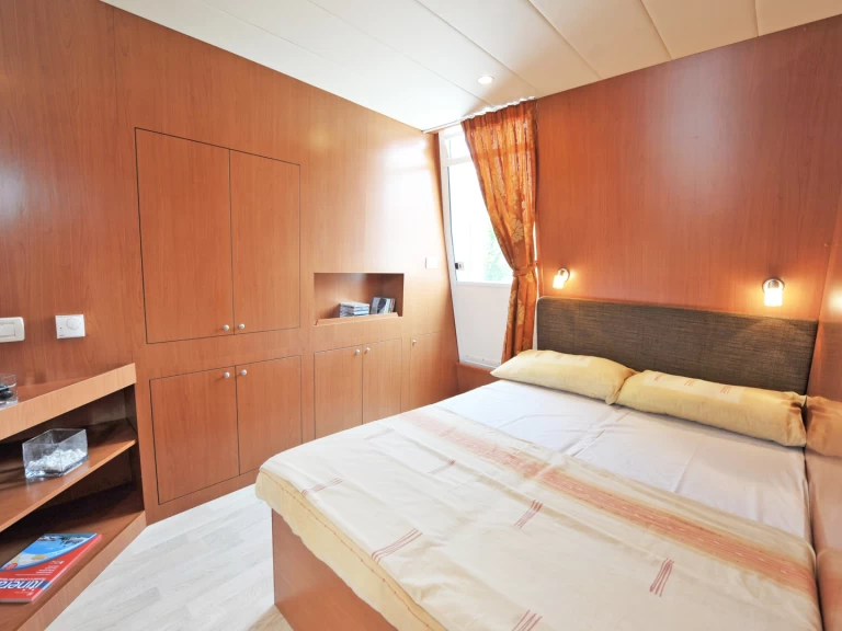 Houseboat Holidays Italia Minuetto 6+ in Casale sul Sile on SamBoat