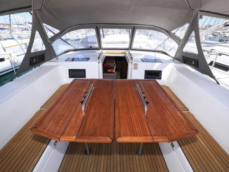 Rent a Bavaria Bavaria C45 Biograd na Moru