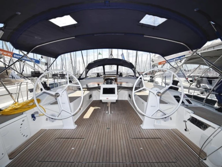 Bareboat Rental Sailboat Bavaria with a boat licence