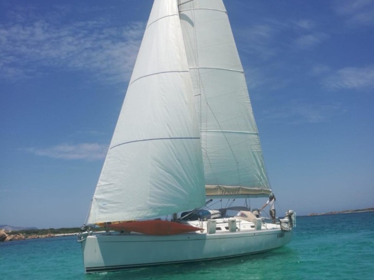 Sailboat for rent San Vincenzo at the best price