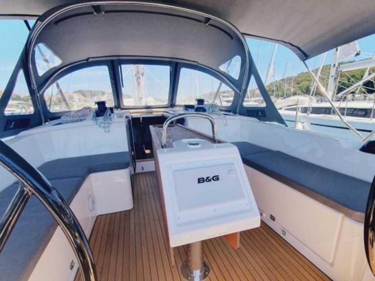 Rent a Bavaria Bavaria C42 Pula
