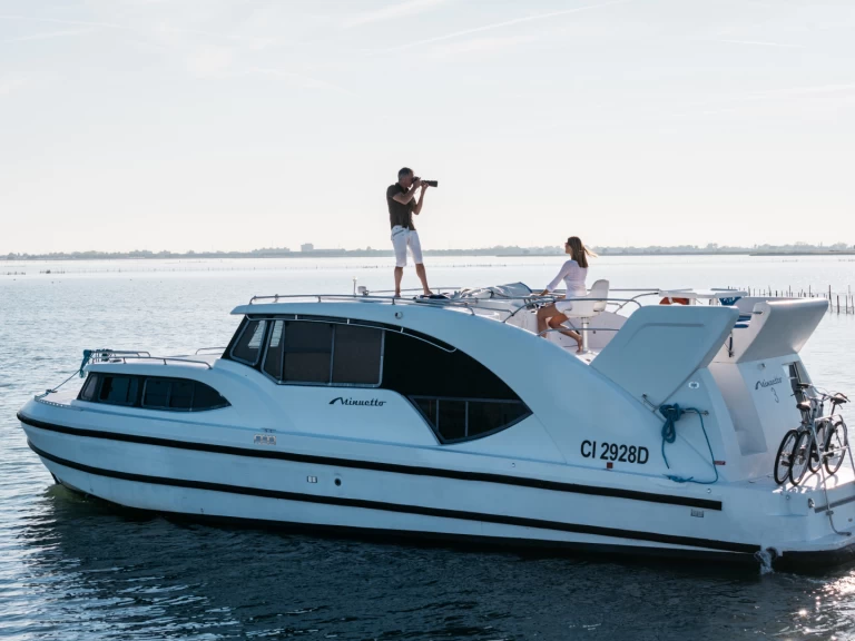 Houseboat Holidays Italia Minuetto 6+ in Casale sul Sile on SamBoat