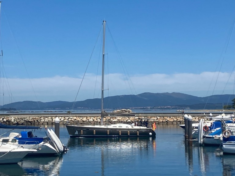 Sailboat rental with or without captain Bénéteau Vilanova de Arousa