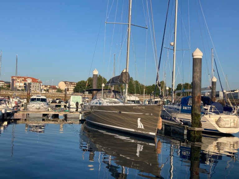 Sailboat for rent Vilanova de Arousa at the best price