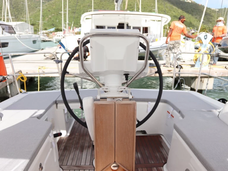 Sailboat for rent Road Town at the best price