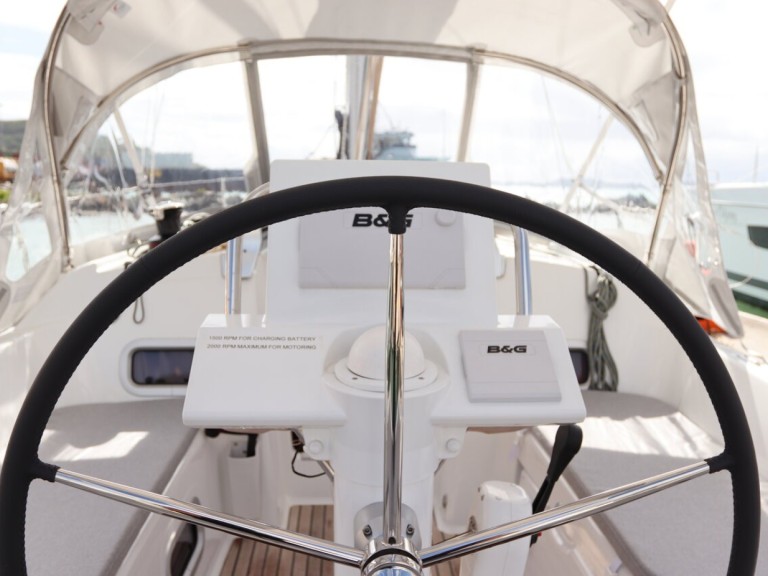 Bénéteau Oceanis 31 in Road Town on SamBoat