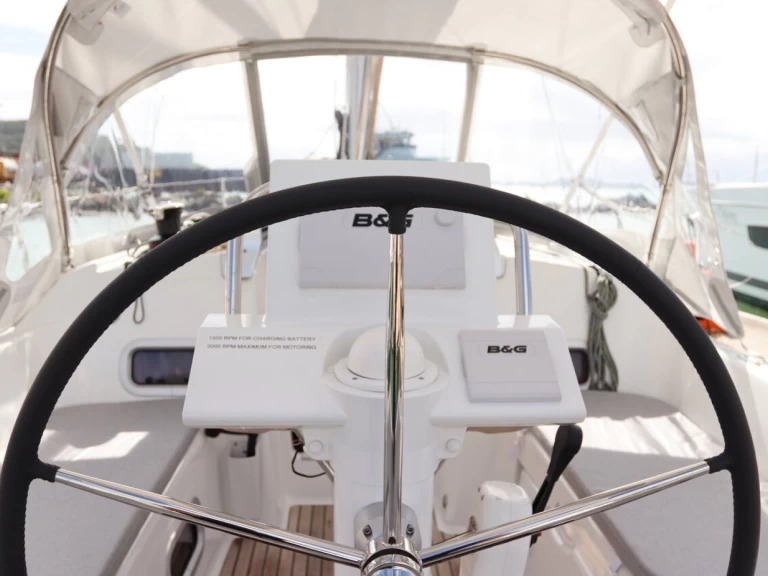 Bénéteau Oceanis 31 in Road Town on SamBoat