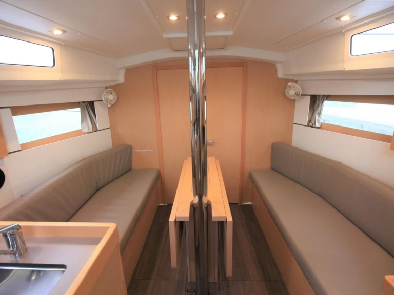 Rent a Bénéteau Oceanis 35.1 Road Town