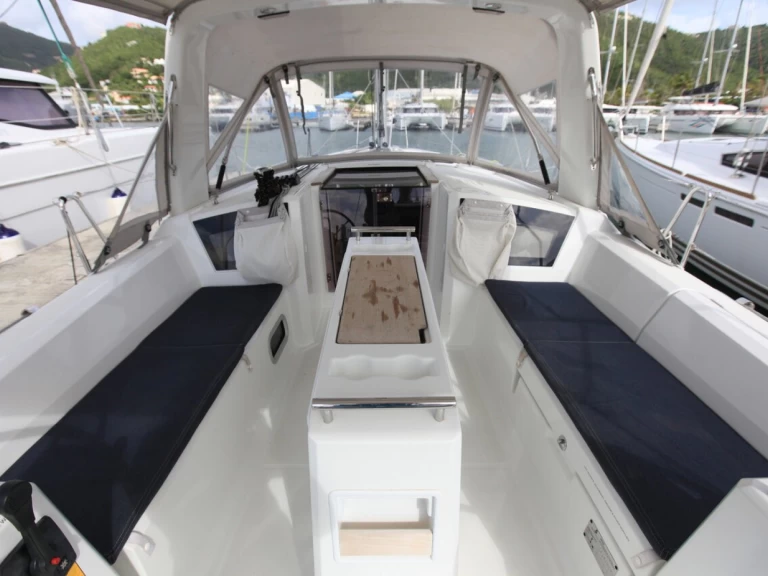 Rent a Bénéteau Oceanis 35.1 Road Town