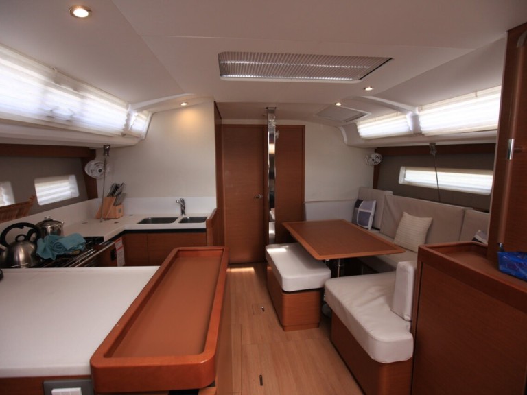 Jeanneau Sun Odyssey 440 in Road Town on SamBoat