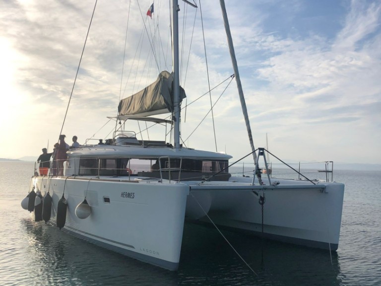 Rent a Lagoon Lagoon 450 F Hyères