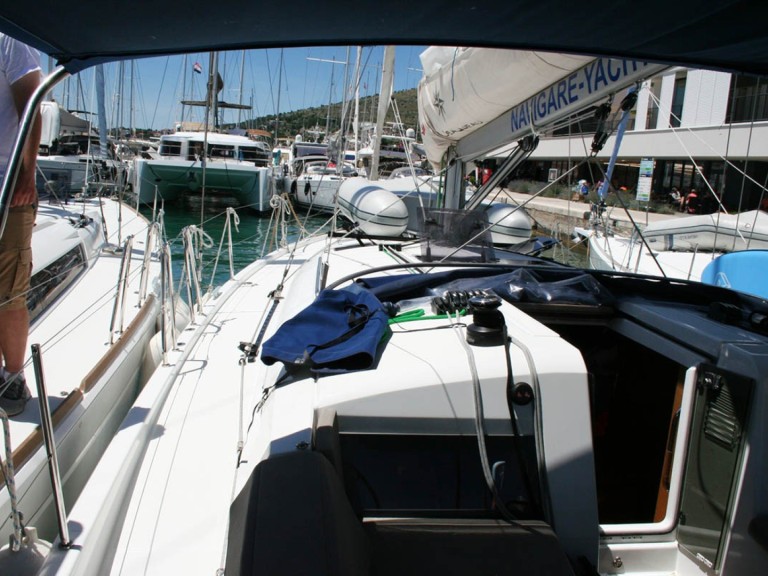 Sailboat for rent Seget Donji at the best price