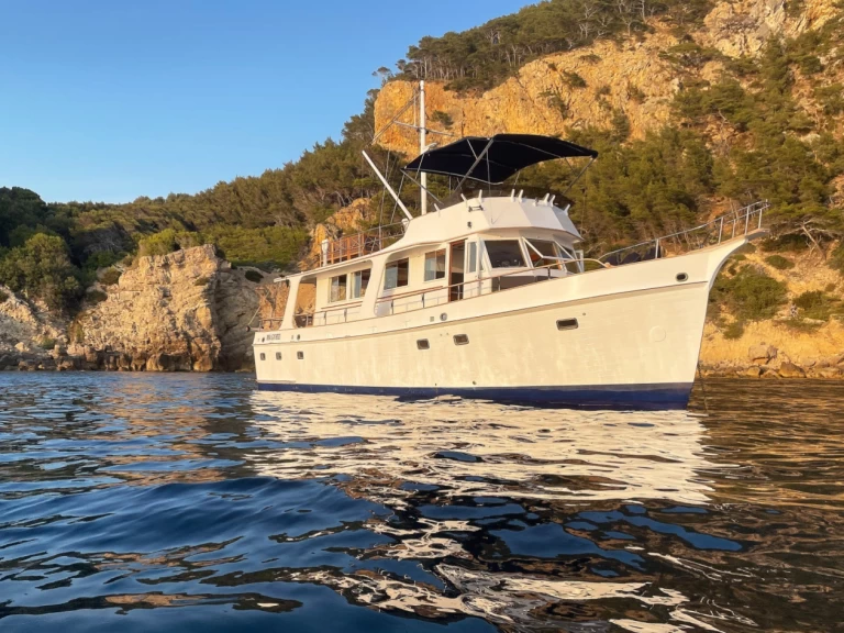 Motorboat rental with or without captain Grand Banks Marseille