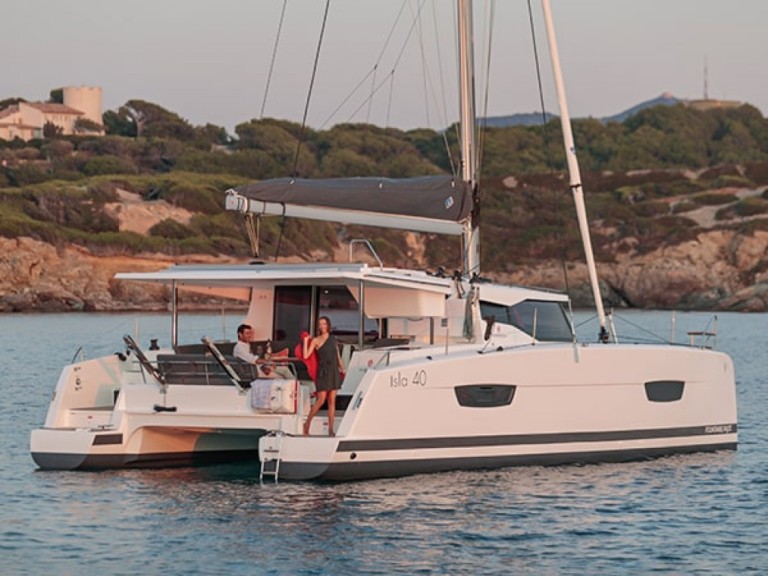 Yacht charter Le Marin cheap Isla 40