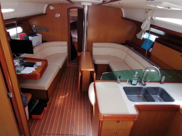 Sailboat rental in Port-Haliguen - Jeanneau Sun Odyssey 42i