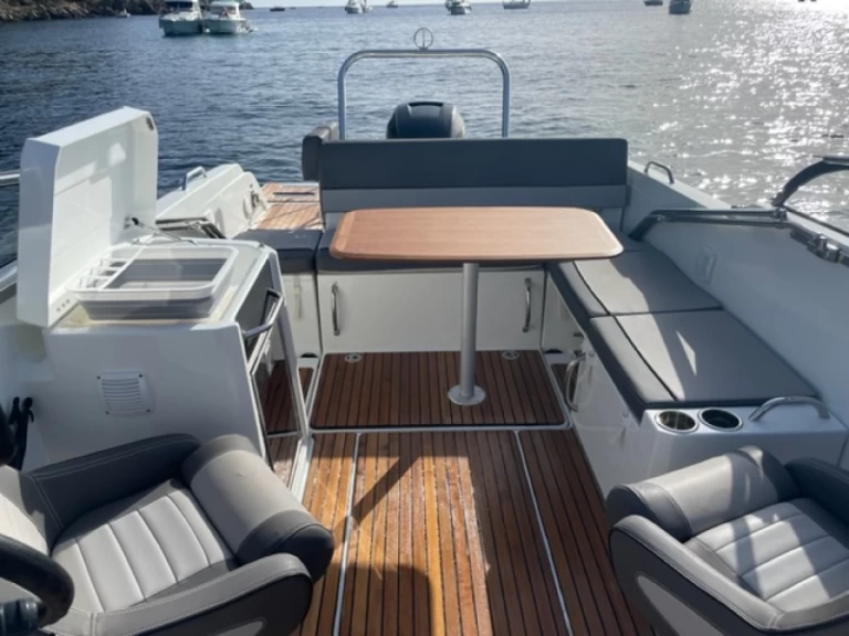 Motorboat rental with or without captain Jeanneau Saint-Cyr-sur-Mer