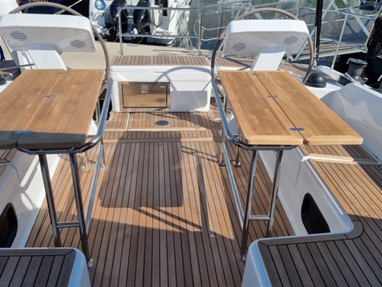 Bareboat Rental Sailboat Hanse with a boat licence