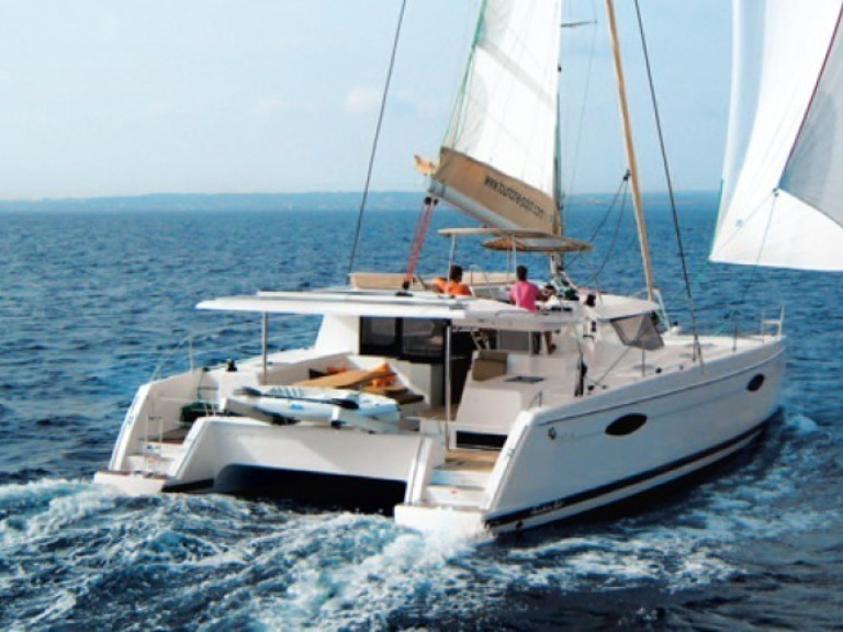 Catamaran rental in Le Marin - Fountaine Pajot Helia 44 A/C