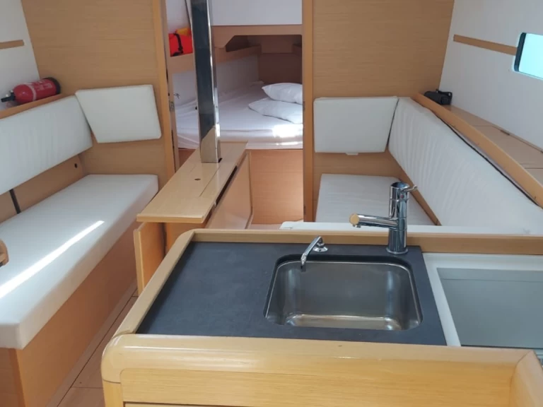 Yacht charter Furnari cheap Jeanneau Sun Odissey 349