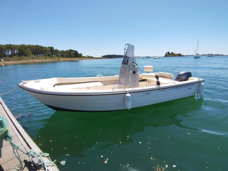 CREMO CRESCENT PANDA 551 charter bareboat or captained in  Larmor-Baden