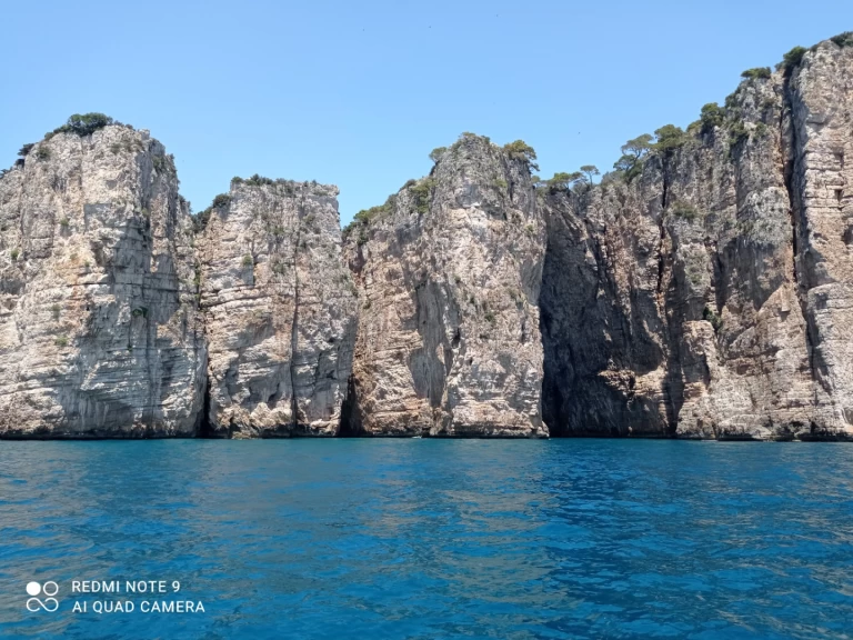 Bareboat Rental Motorboat bimax with a boat licence