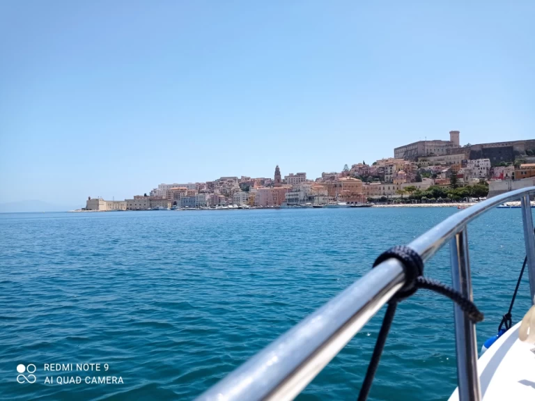 Motorboat for rent Gaeta at the best price