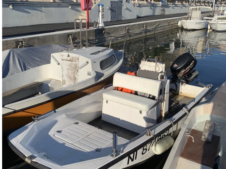 Bareboat Rental Motorboat Jullien with a boat licence
