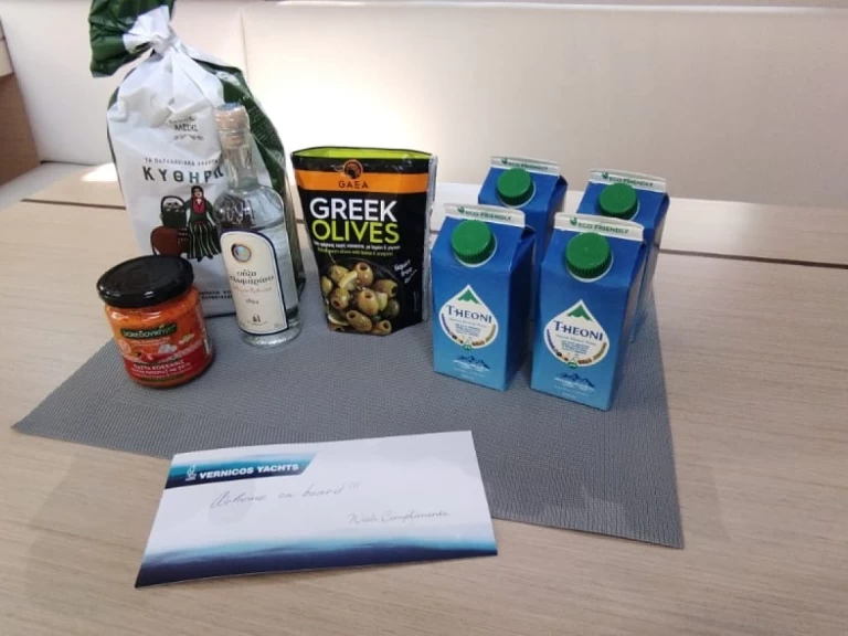 Boat rental Bénéteau Oceanis 40.1 in Lávrio on Samboat