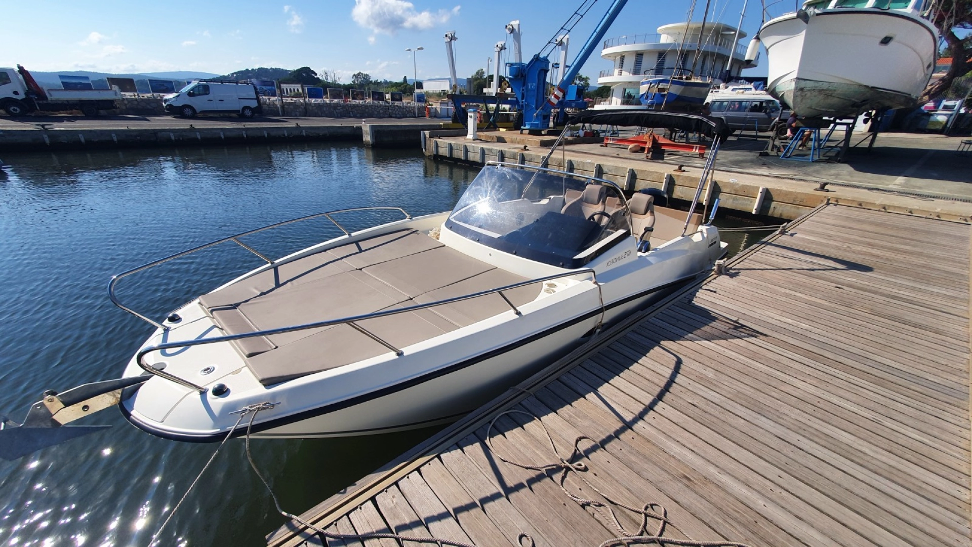 Motorboat rental in La Londe-les-Maures - Quicksilver Activ 675 Sundeck Sport