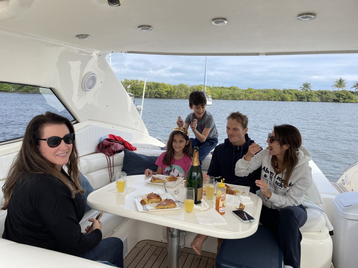 Rent a Luxury Yacht Sunseeker Predator 63 in Park Lake | SamBoat