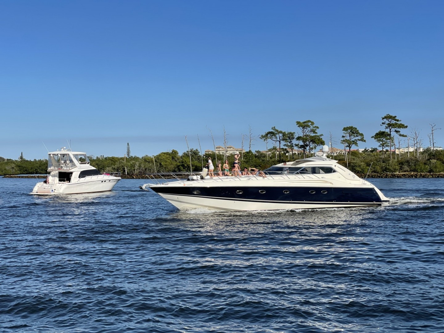 Rent a Luxury Yacht Sunseeker Predator 63 in Park Lake | SamBoat