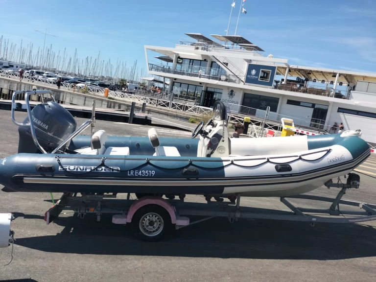 RIB rental in La Rochelle - Bombard Sunrider 650