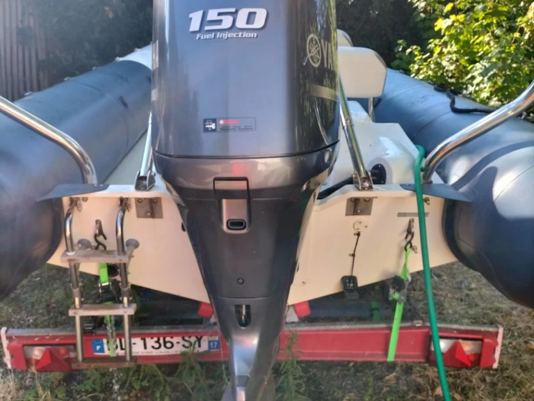 Boat rental Bombard Sunrider 650 in La Rochelle on Samboat