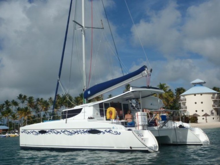 Catamaran rental in Le Marin - Fountaine Pajot Mahe 36 Evolution