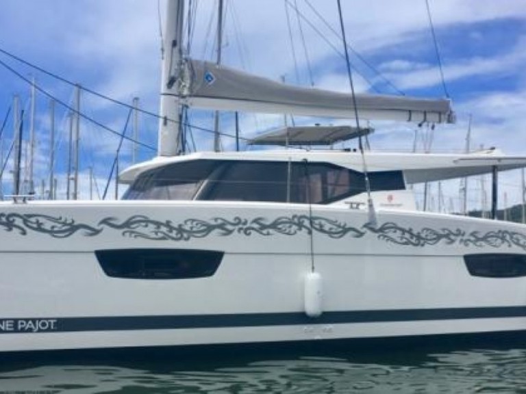 Catamaran rental in Le Marin - Fountaine Pajot Lucia 40