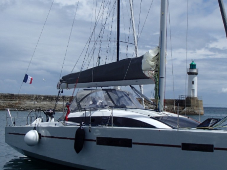 Sailboat for rent Lorient at the best price