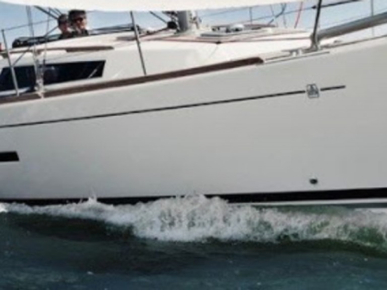 Sailboat for rent Arzon at the best price
