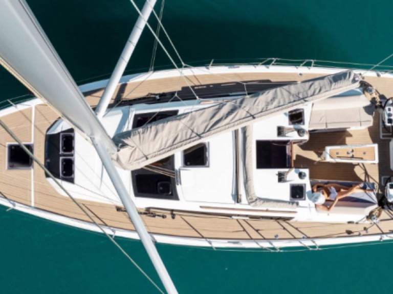 Sailboat for rent Arzon at the best price