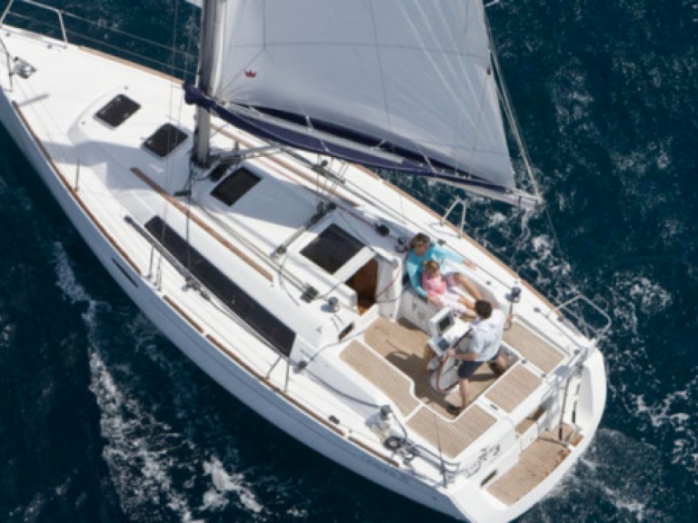 Sailboat for rent Arzon at the best price