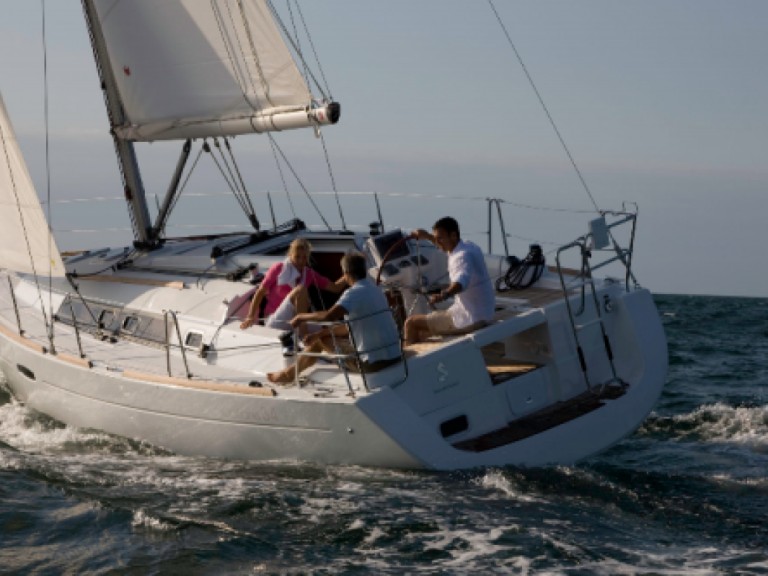 Boat rental 4 OCEANIS 34 in Arzon on Samboat