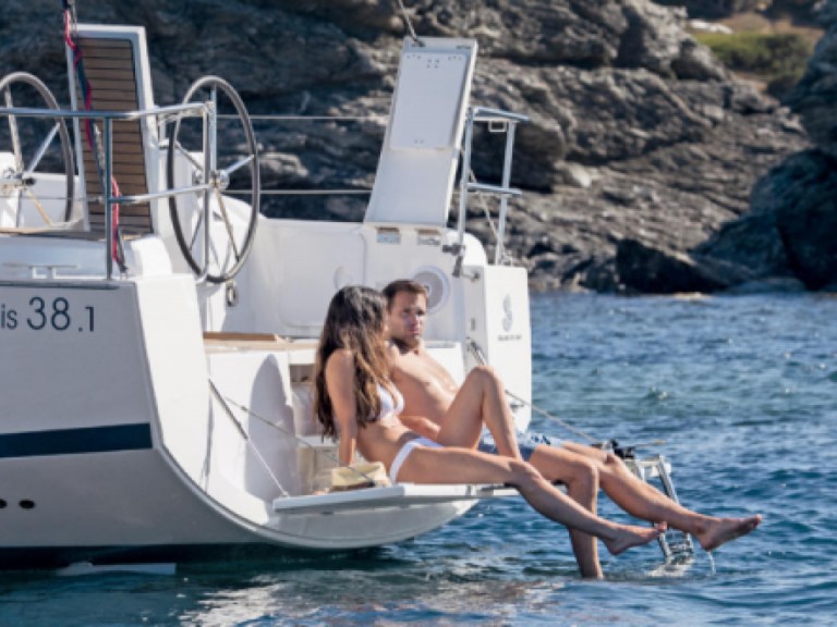 Boat rental 4 oceanis 38 deriveur  in Arzon on Samboat