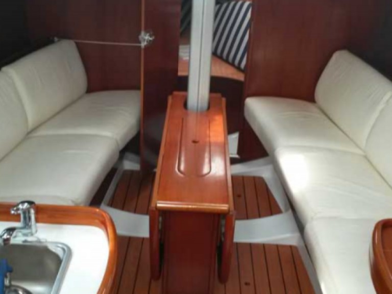 Sailboat for rent Arzon at the best price