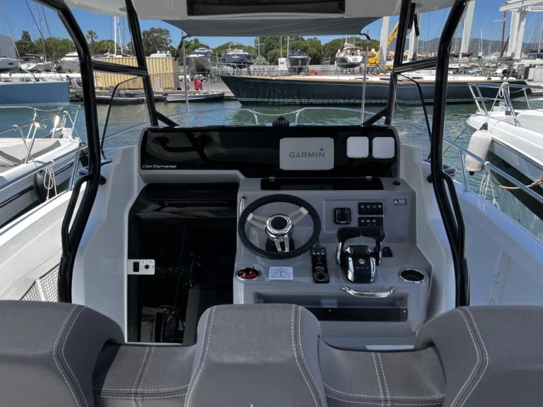 Yacht charter Cogolin cheap Cap Camarat 9.0 CC