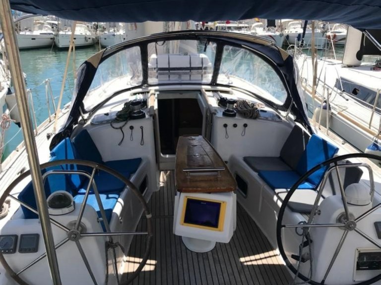 Yacht charter Palma de Mallorca cheap Oceanis 43