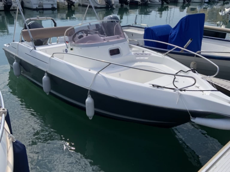Boat rental B2 Marine Cap Ferret 552 Open in Frontignan on Samboat