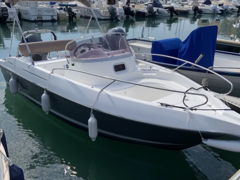 Motorboat for rent Frontignan at the best price
